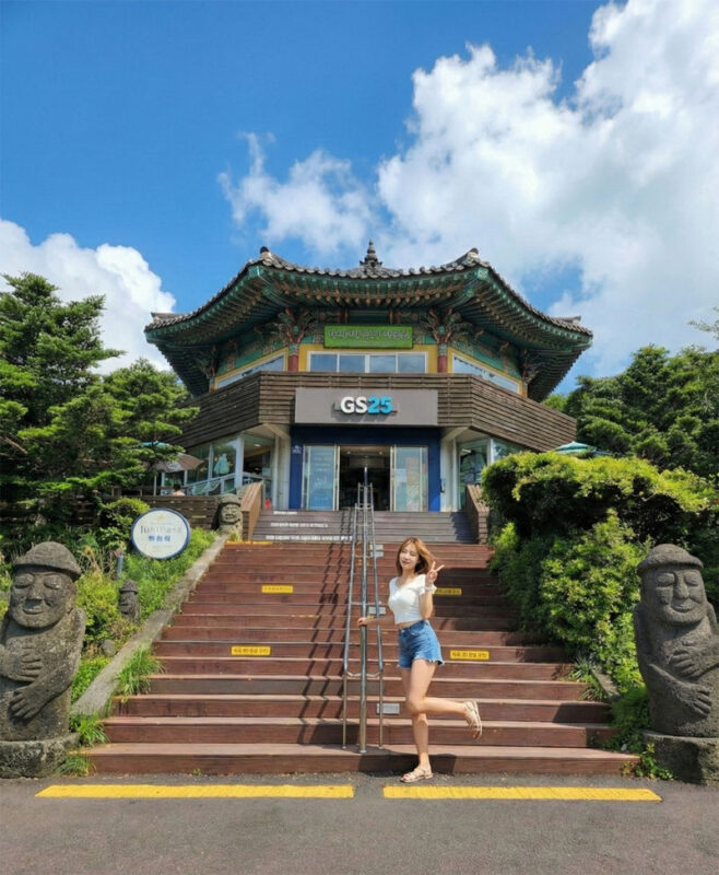Jeju Essential Southwest Tour (1PM Late Departure) - Guides, group size and the feel of the ride