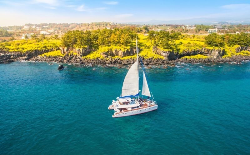 Jeju GrandeBleu 그랑블루요트 Luxury & Sunset Yacht 제주요트투어 - Into Seogwipo’s volcanic sea corridor