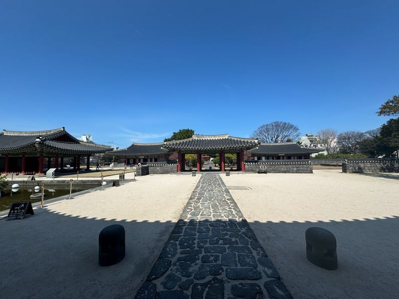 Jeju Gwandeokjeong & Dongmun Market Half-Day Architecture Tour - What makes this Jeju city walk useful