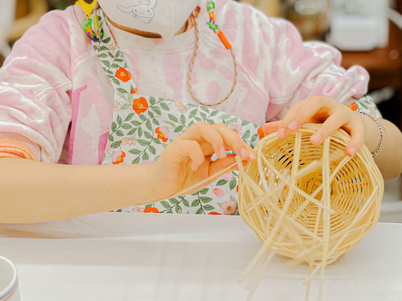 Jeju Hallabong Rattan Lamp Making Experience - Patient teaching makes this work for beginners