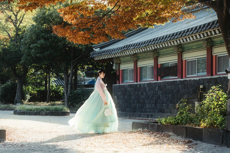 Jeju Hanbok Photography - Posing at Jeju Mokgwana