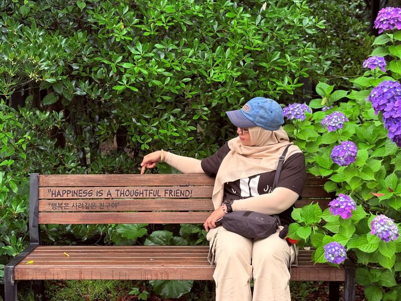 Jeju Hydrangea & Tangerine Cafe Tour incl. Admissions, Hotel Pick-up - Cheonjeyeon Waterfall and the black lava columns