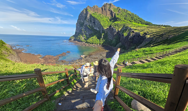Jeju Island Authentic Tour Tangerine Picking & Haenyeo & UNESCO - Quick take: choose your Jeju route