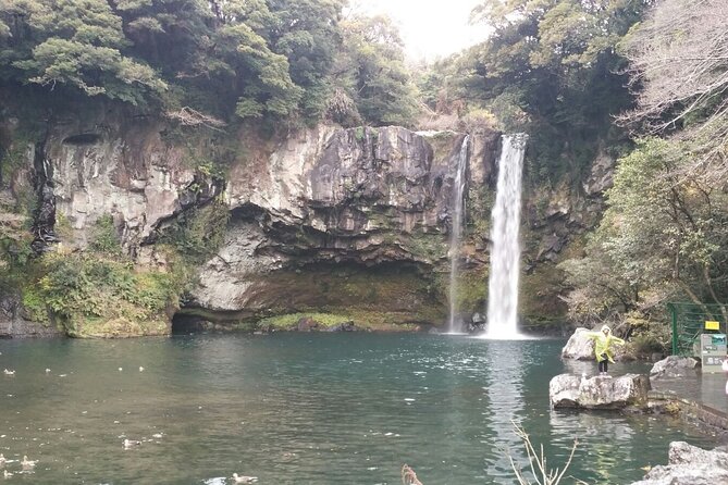 Jeju Island Private Taxi Tour - Waterfalls & Oedolgae & Jusangjeoli - Tour Highlights