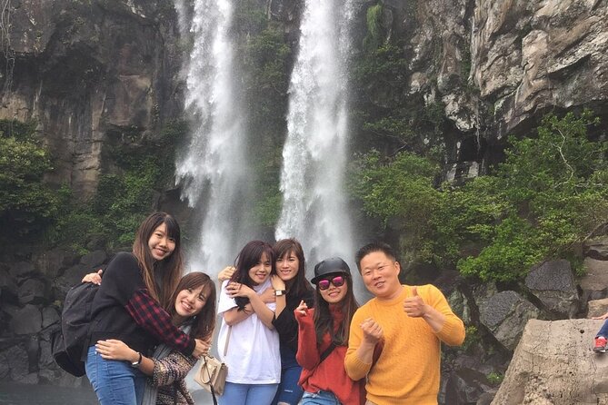 Jeju Island Private Taxi Tour - Waterfalls & Oedolgae & Jusangjeoli - Jusangjeoli Marvels