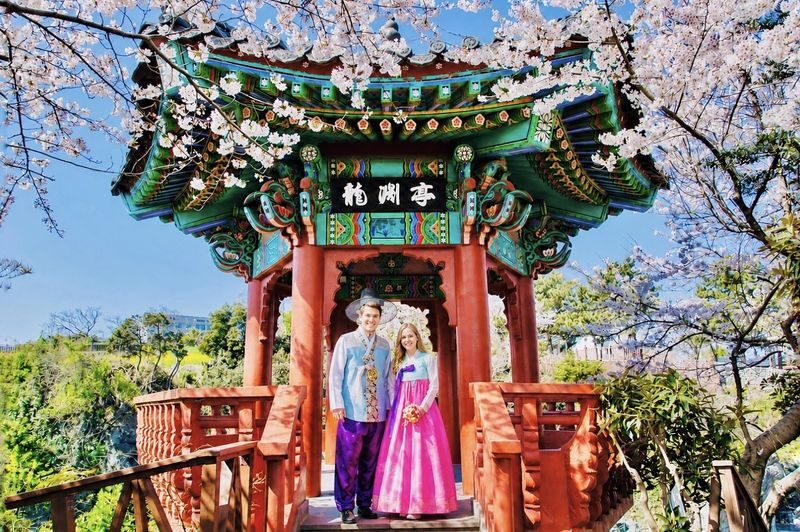 Jeju: K-drama Hanbok Photoshoot & Private Guided Tour - Choosing a Hanbok at Miya’s Closet