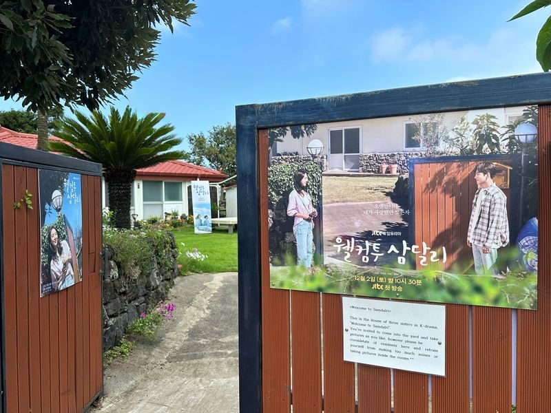 Jeju Purple & K-Drama Small Group Tour (East/West/South) - Iho Tewoo Beach and its horse-shaped lighthouses