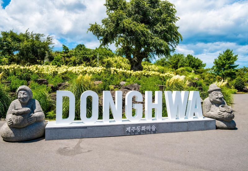 Jeju Seasonal UNESCO Highlights Tour | Lava cave,Hallasan,Lava Cliff - Hallasan’s foothills, with a weather backup