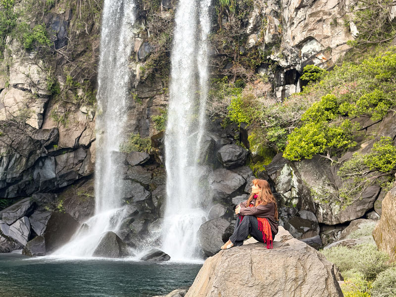 Jeju South Euphoria: UNESCO Sites Full-Day Tour - Hallasan trails and the limits of a day trip
