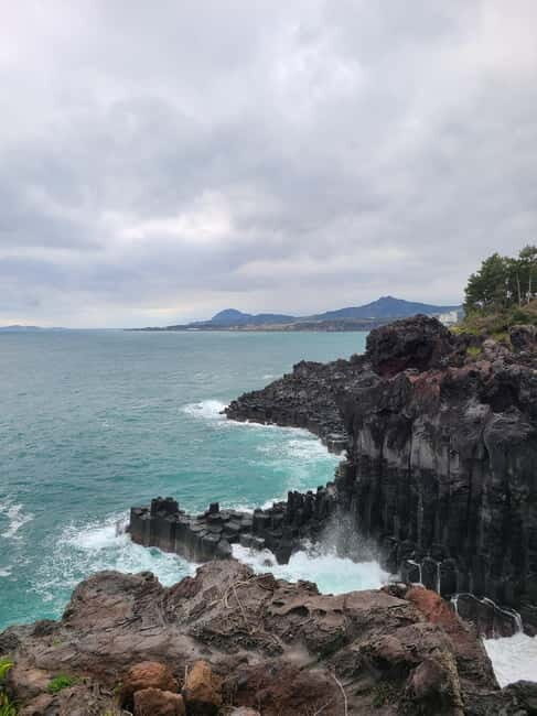 Jeju: Southern Top UNESCO Spots Tour - Oedolgae Lookout: Cliffside Views and Ocean Vistas