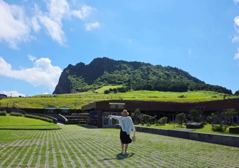 Jeju: UNESCO Sites Tour with Haenyeo Show(Eastern) - An In-Depth Look at the Tour Experience