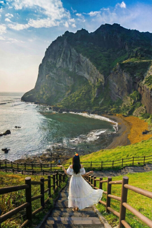 Jeju Yongnuni Oreum & Ilchulbong Full-Day Private Tour - East Jeju, with two natural sights in focus