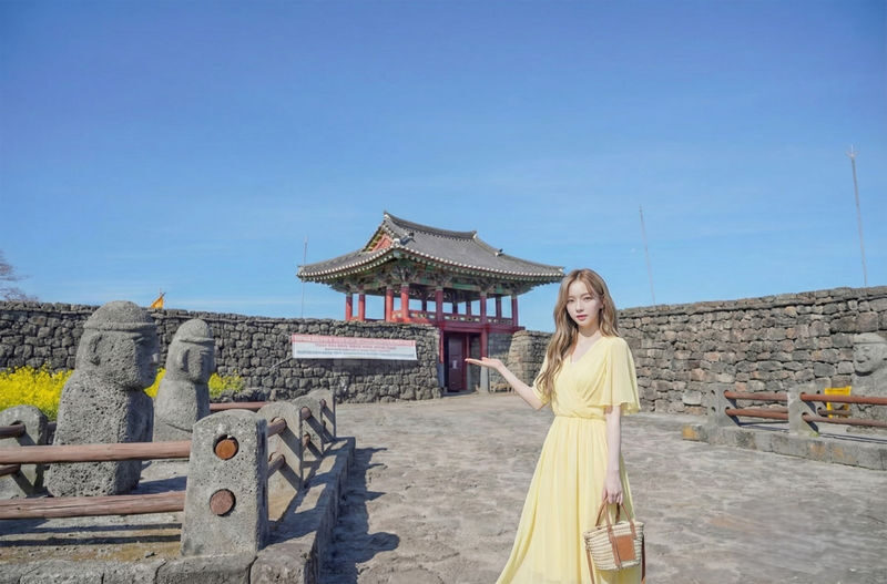 Jeju Yongnuni Oreum & Ilchulbong Full-Day Private Tour - Ilchulbong: a second landmark on the day