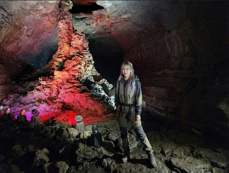 Jeju Your Way: 9/5-Hour Fully Customizable Private Tour - The guide and the feel of the day