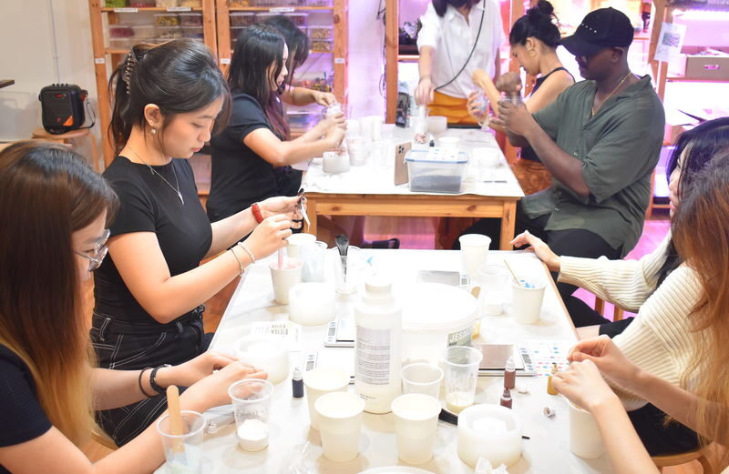 Jesmonite Homewares Workshop - Choose marbling for movement or terrazzo for flecks