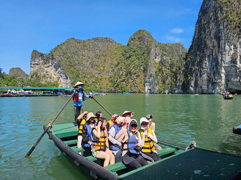 Jewels of the Bay Day Cruise: Ha Long Bay with Sung Sot & Ti Top - Choosing a departure and weighing the price