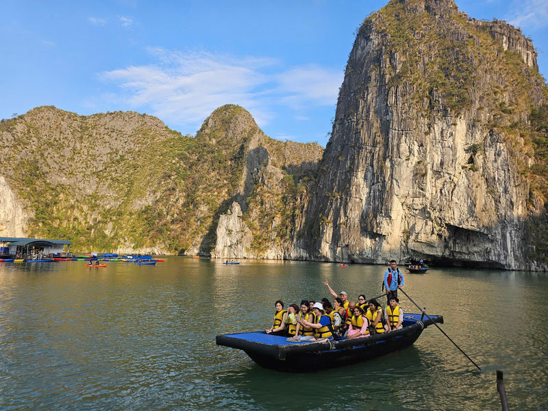 Jewels of the Bay Day Cruise: Ha Long Bay with Sung Sot & Ti Top - Hanoi bus or Ha Long departure?