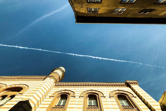 Jewish History and Heritage Walking Tour of Budapest - Group Size and Operator