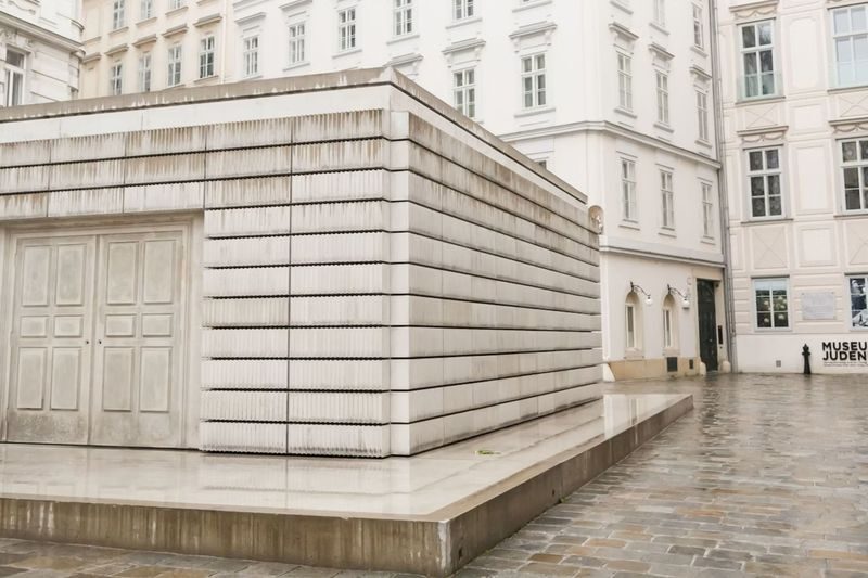 Jewish Museum and Museum Judenplatz Ticket in Vienna - Judenplatz: synagogue remains beneath the square