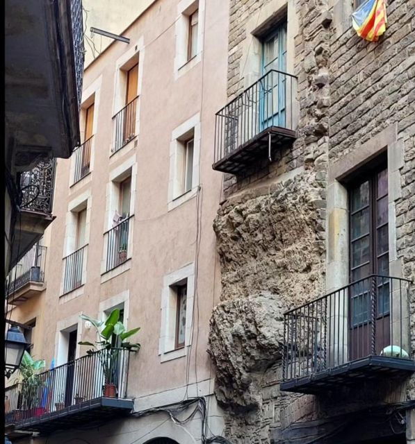 Jewish Quarter Barcelona: The Complete Gothic Tour - Experience Highlights