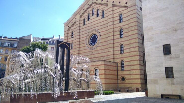 Jewish Quarter & Synagogues With Personal Stories - Historical Significance of Dohany Street Synagogue