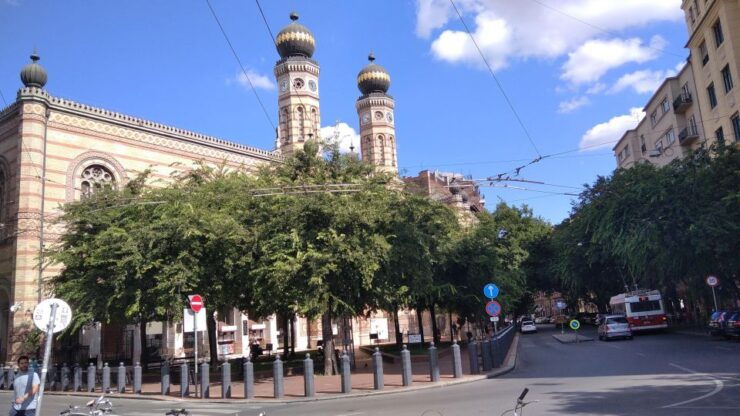 Jewish Quarter & Synagogues With Personal Stories - Personal Account at Rumbach Street Synagogue