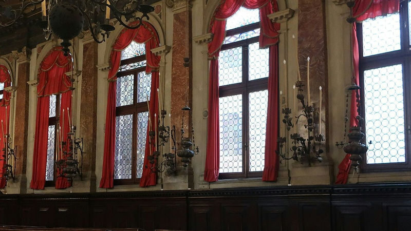 Jewish Quarter Tour with Synagogue Ticket in Venice - A small square with a long story
