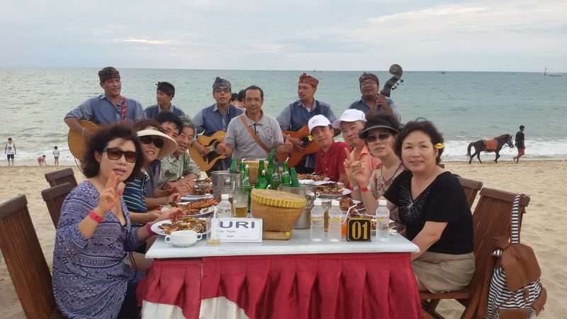 Jimbaran Seafood Dining and Sunset Experience - Arriving at Pandan Sari Cafe in Jimbaran
