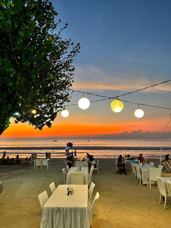 Jimbaran Seafood Dining and Sunset Experience - Service, comfort, and the uneven bits