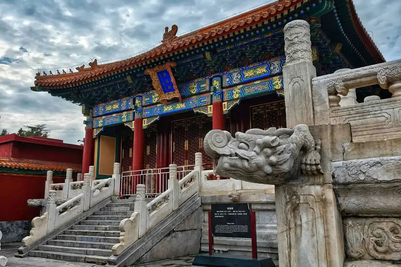 Jingshan Park admission ticket + Electronic Audio Guide (multi-language options available) - Who should book this park ticket