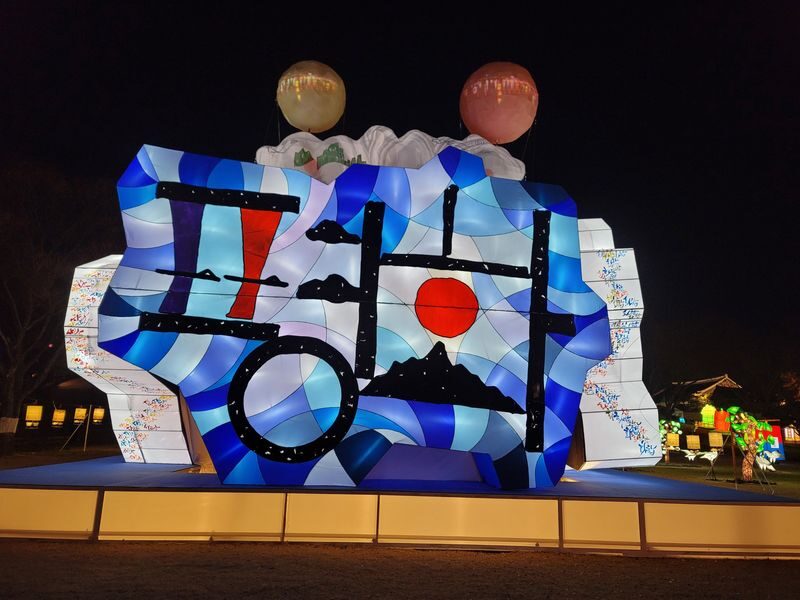 Jinju Namgang Yudeung Festival Tour from Busan - Making photos work after dark