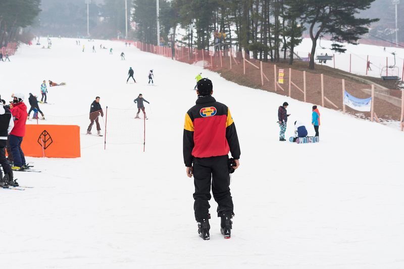 Jisan Forest Resort Ski x Snowboard Day Tour from Seoul - Getting boots, clothing, and your first lesson