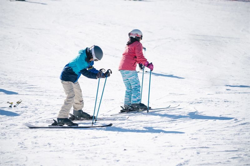 Jisan Forest Resort Ski x Snowboard Day Tour from Seoul - Six hours at the resort, with a few caveats