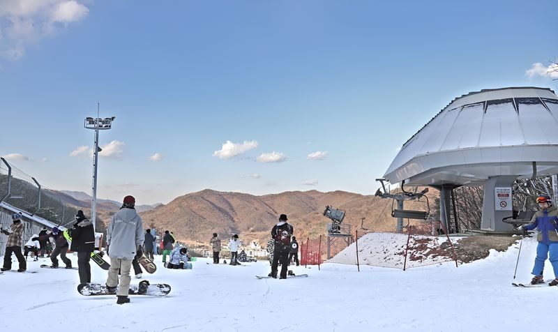 Jisan Forest Ski & Snowboard Day Tour from Seoul - A nearby ski day, not a ski-in ski-out holiday