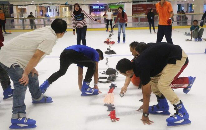 Johor: Ice Skating Experience With Blue Ice Skating Rink - Full Description