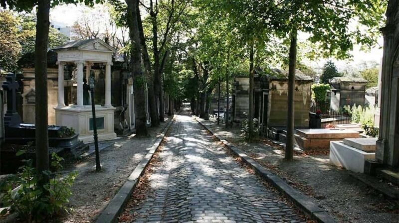 Join a small group tour of the Père Lachaise cemetery in Italian - Why Choose This Père Lachaise Tour?