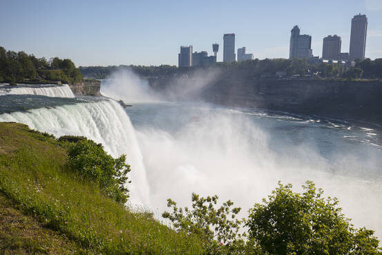Join-in tour, Multi-language - Day two: Horseshoe Falls, Niagara-on-the-Lake and Toronto