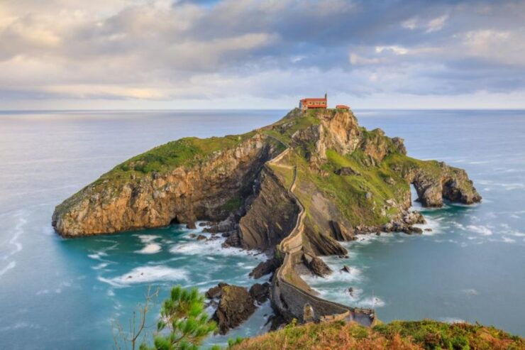 Journey Through Bilbao: Ancient Charms to Modern Wonders - Highlights of Bilbaos Architectural Wonders