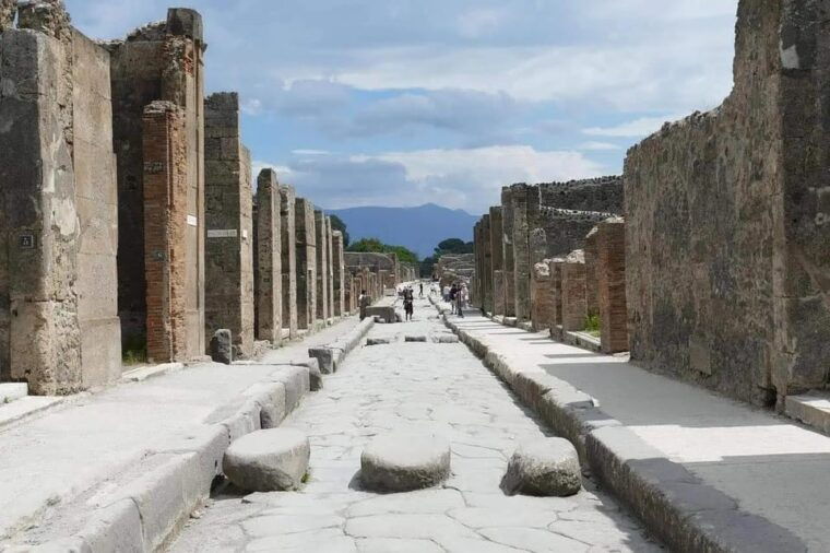 Journey Through Pompeii & Vesuvius: History, Ruins and Lava - FAQ