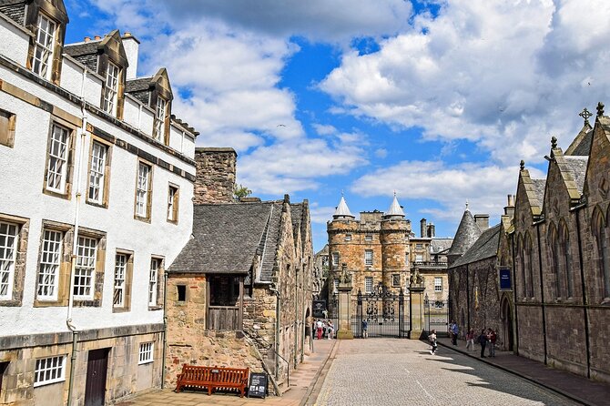 Journey Through Roslins Christmas: a 2-Hour Festive Adventure - Joyful Carol Singing and Musical Performances