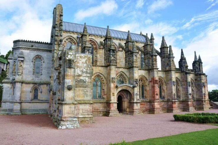 Journey Through Roslin'S Christmas Tale: a 2-Hour Adventure - Experience Itinerary