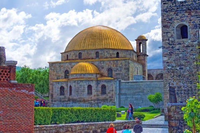 Journey Through Time: Private Tour Vardzia Caves & Rabati Castle - Tour Highlights