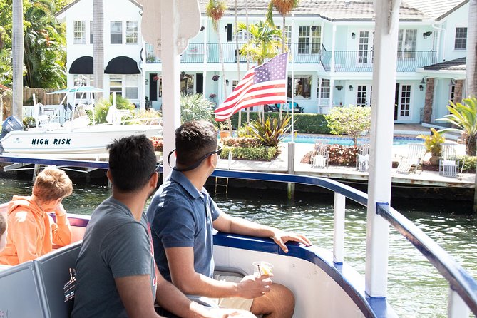Jungle Queen Riverboat 90-Minute Narrated Sightseeing Cruise in Fort Lauderdale - Food and Beverage Options
