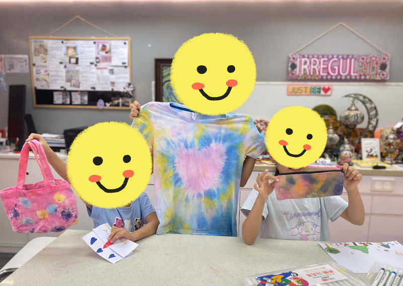 JUST BE Colorful, Monochrome Craft Tie-Dye | Ma Wan 1868 Art Village - Choosing what to dye
