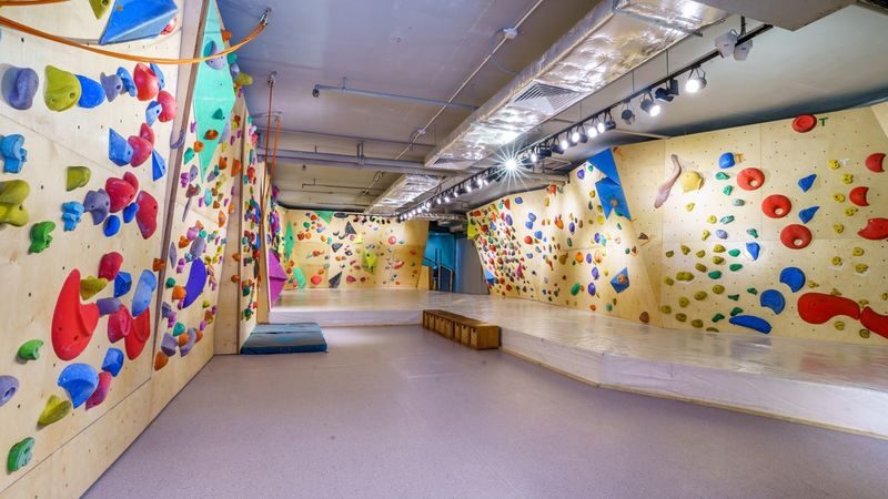 JUST CLIMB Indoor Bouldering Site | Tryclimb | Baby Climbing | Tseung Kwan O | Shek Mun | San Po Kong | Tai Koo | Tsuen Wan | Kai Tak - What the 50-minute session looks like