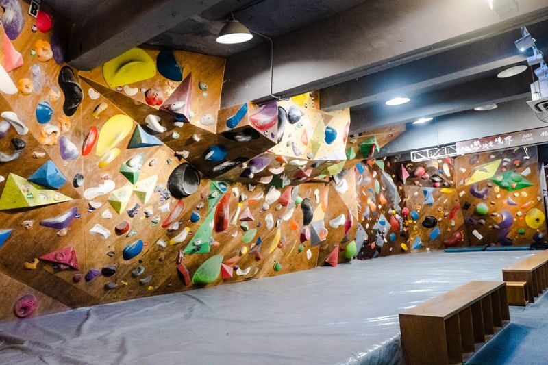 JUST CLIMB Indoor Bouldering Site | Tryclimb | Baby Climbing | Tseung Kwan O | Shek Mun | San Po Kong | Tai Koo | Tsuen Wan | Kai Tak - Choose the right age and climbing format