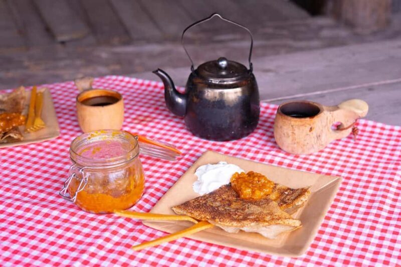 Jyväskylä: Cottage Day with Locals and Sauna & Campfire Food - Jyväskylä: Cottage Day with Locals and Sauna & Campfire Food – A Genuine Finnish Escape