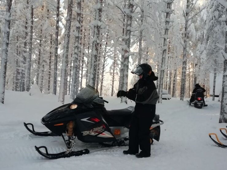 Jyväskylä/Laukaa: 2-Hour Snowmobile Safari - Booking and Logistics Details