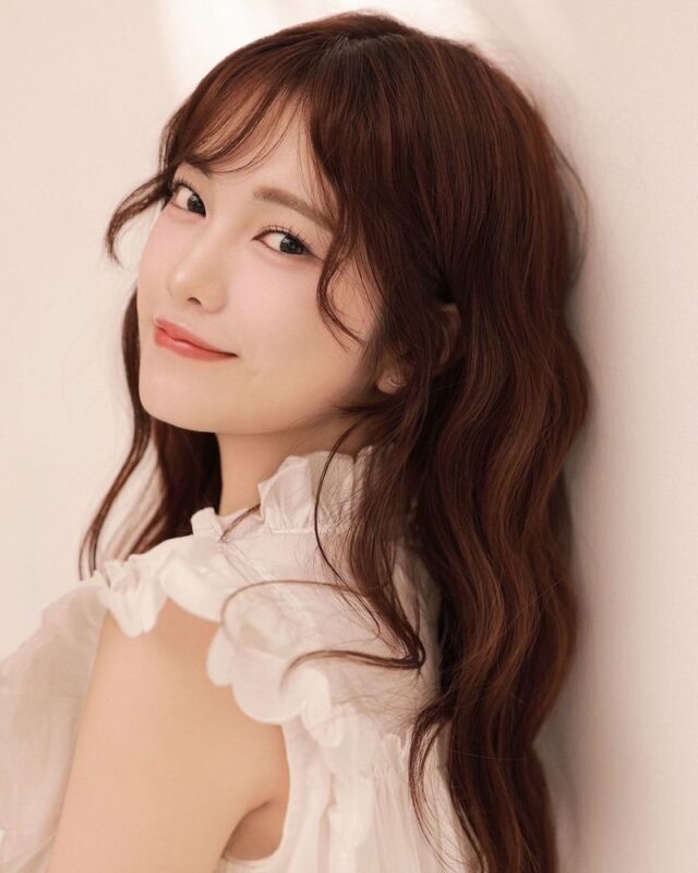K-Pop Idol Hair & Makeup & Personal Color Analysis - Who should book this salon