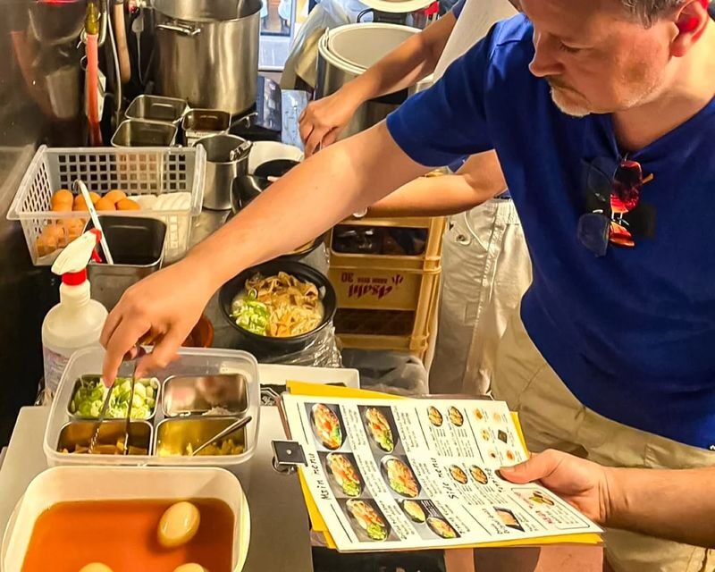 Kabukicho Ramen Making Experience - Kabukicho is convenient, but know the setting